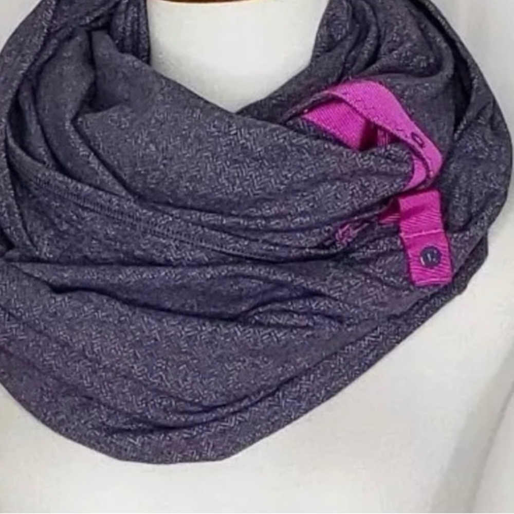 LULULEMON, “VINYASA (SNAP/ CONVERTIBLE) SCARF”, WM’S OS, PURPLE HEATHERED
